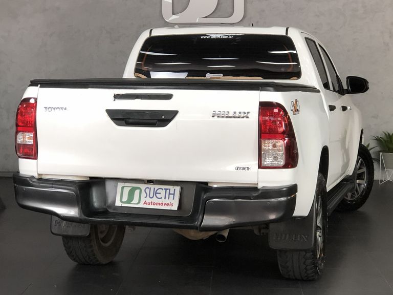 Toyota Hilux CD 4x4 2.8 Diesel Mec.