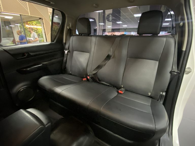 Toyota Hilux CD 4x4 2.8 Diesel Mec.