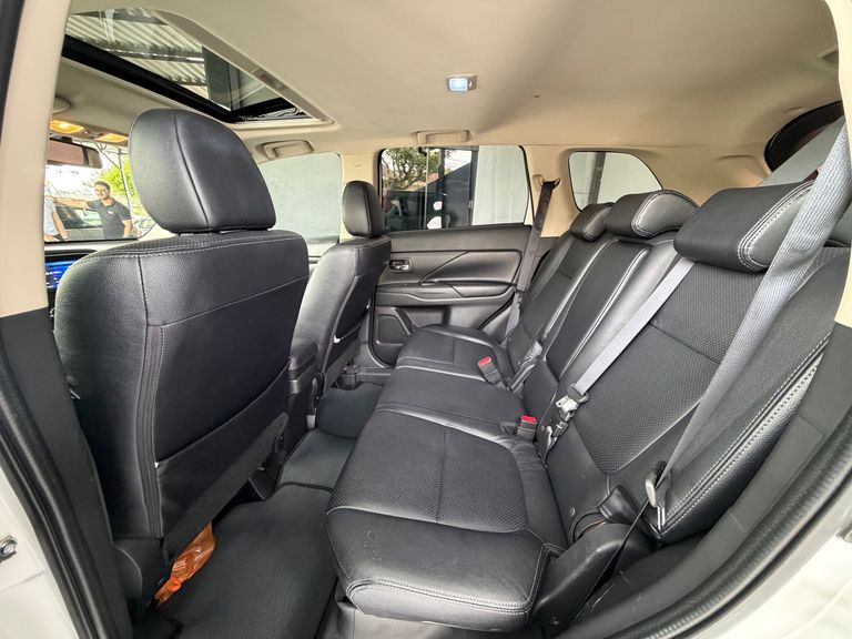 Mitsubishi OUTLANDER 2.0 16V 160cv Aut.