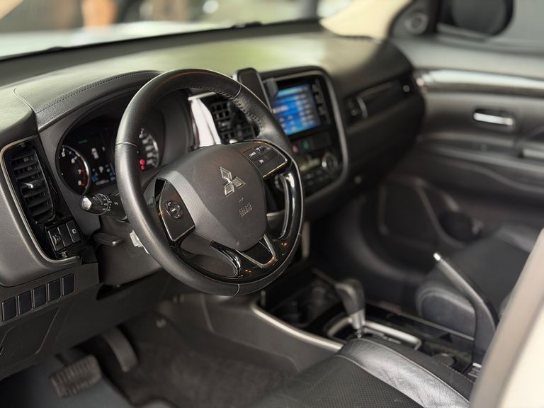 Mitsubishi OUTLANDER 2.0 16V 160cv Aut.