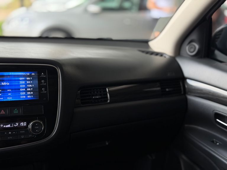 Mitsubishi OUTLANDER 2.0 16V 160cv Aut.