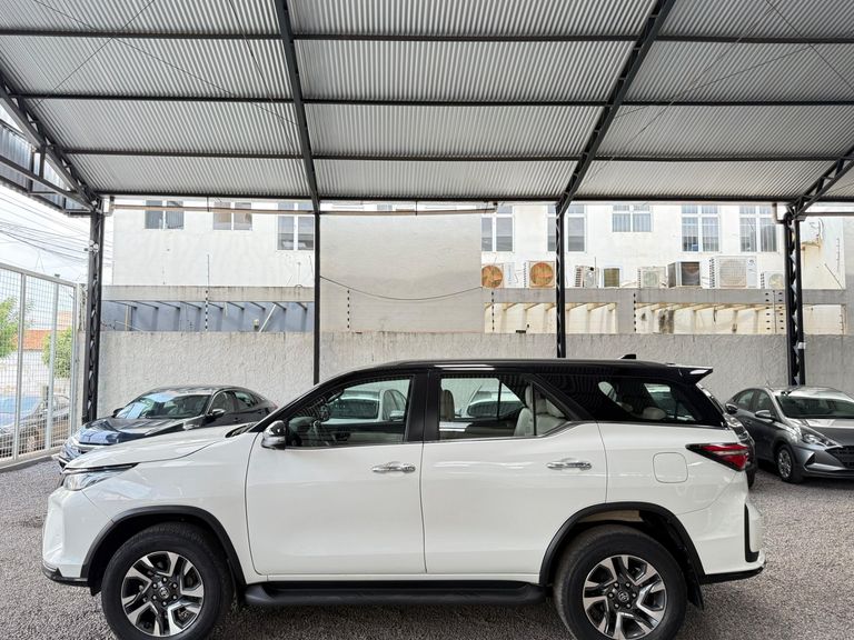 Toyota Hilux SW4 Diamond 2.8 TB 4x4 Die. Aut.