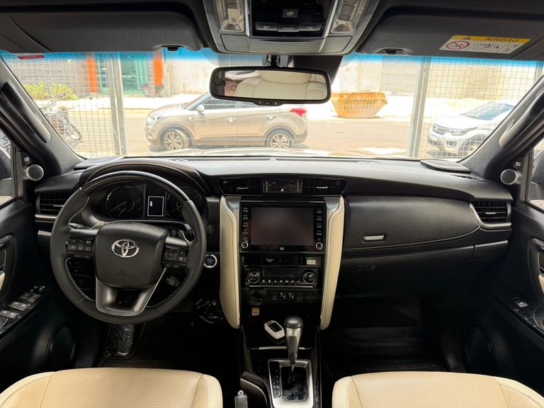 Toyota Hilux SW4 Diamond 2.8 TB 4x4 Die. Aut.