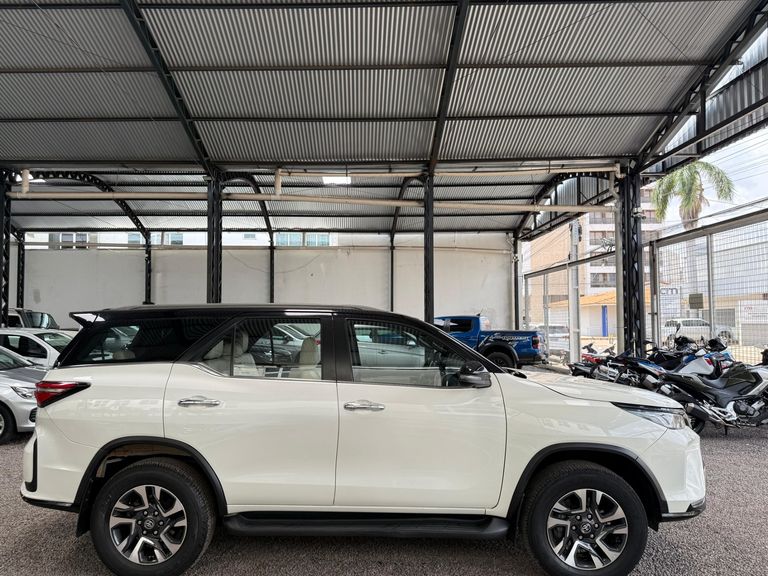 Toyota Hilux SW4 Diamond 2.8 TB 4x4 Die. Aut.