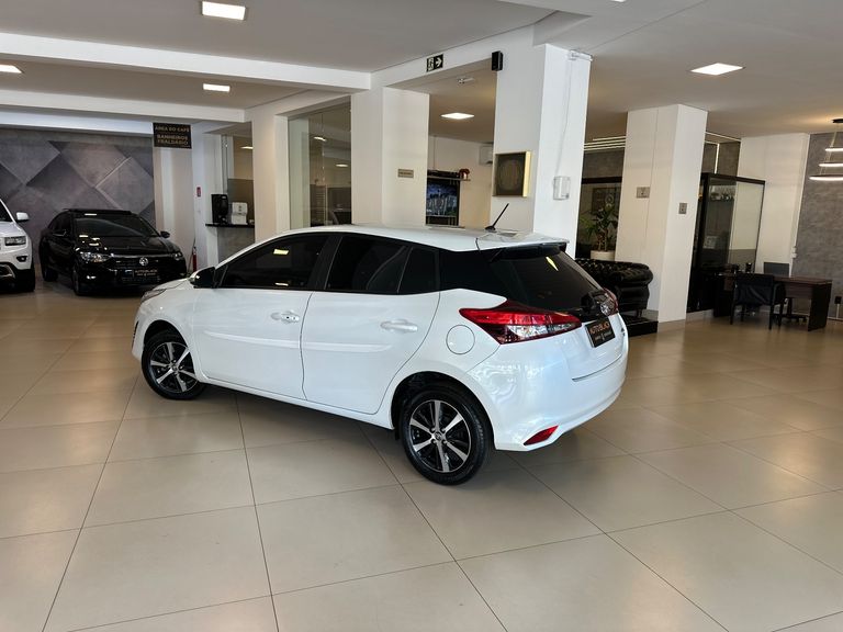 Toyota YARIS XLS Connect 1.5 Flex 16V 5p Aut.