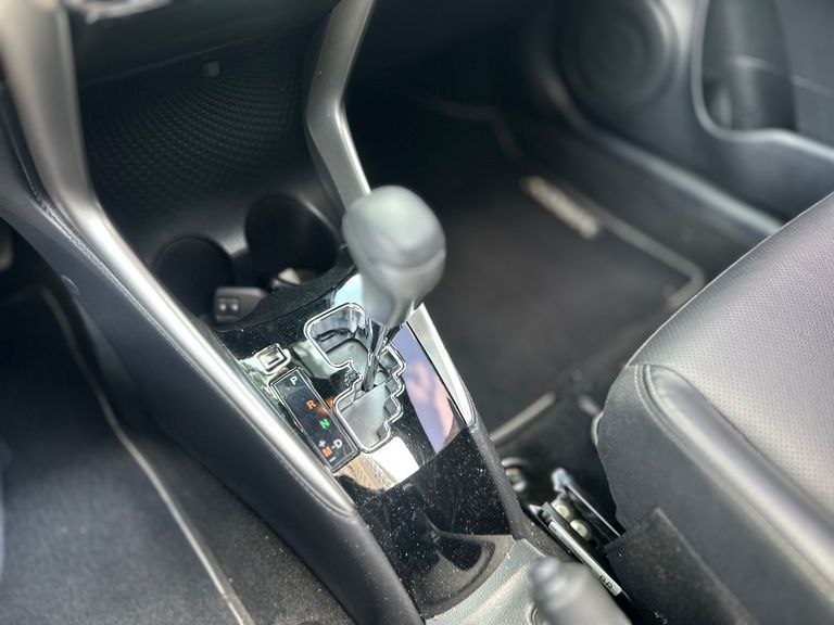 Toyota YARIS XLS Connect 1.5 Flex 16V 5p Aut.