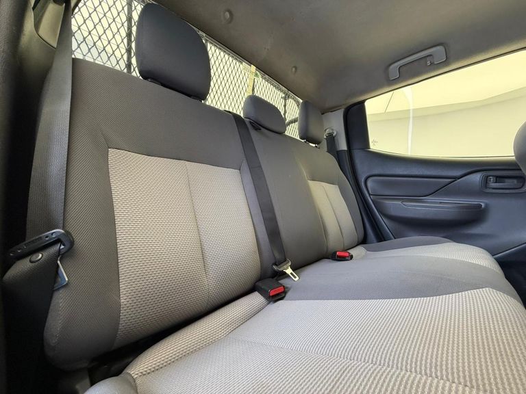 Mitsubishi L200 Tri. Outd. GLX 2.4 CD 4x4 Die. Mec.