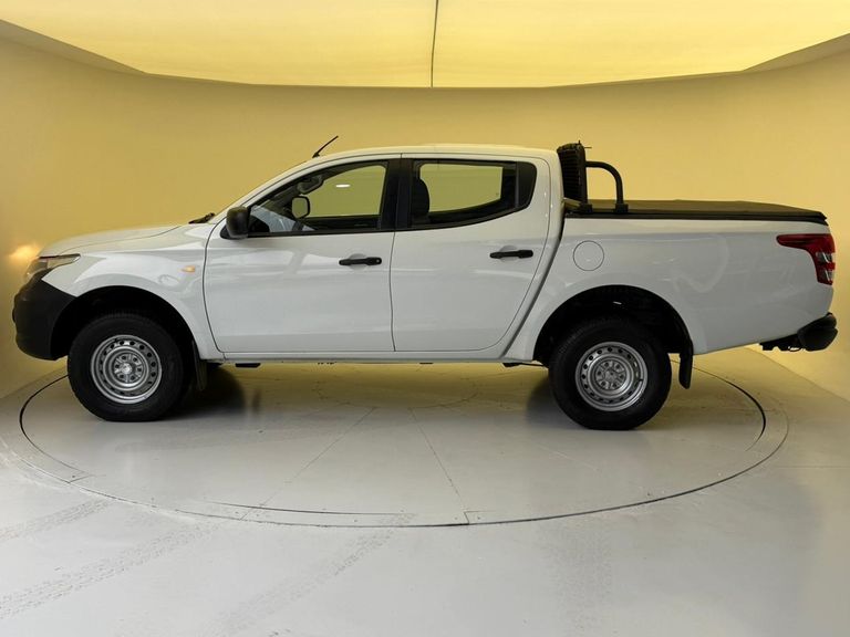 Mitsubishi L200 Tri. Outd. GLX 2.4 CD 4x4 Die. Mec.