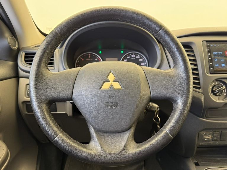Mitsubishi L200 Tri. Outd. GLX 2.4 CD 4x4 Die. Mec.