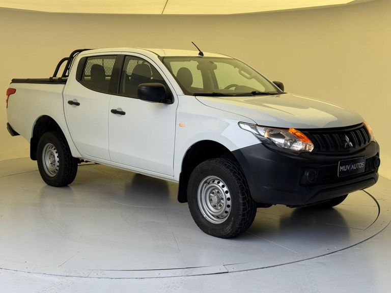 Mitsubishi L200 Tri. Outd. GLX 2.4 CD 4x4 Die. Mec.