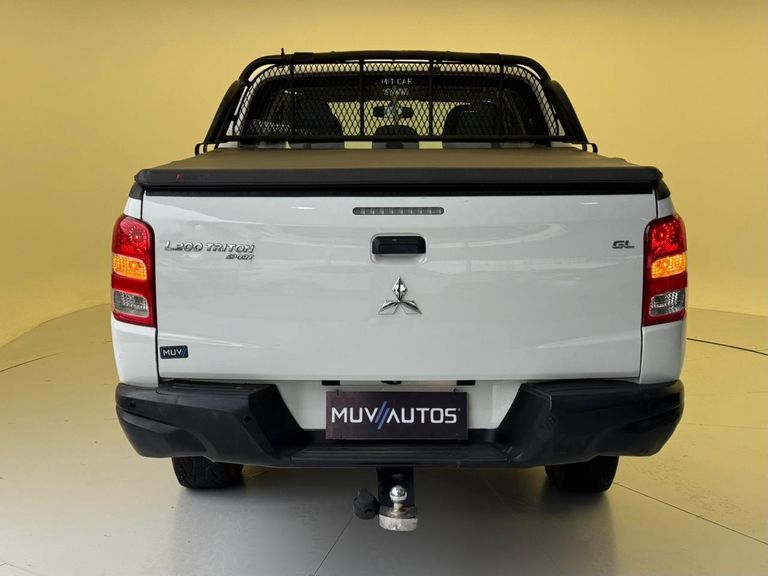 Mitsubishi L200 Tri. Outd. GLX 2.4 CD 4x4 Die. Mec.