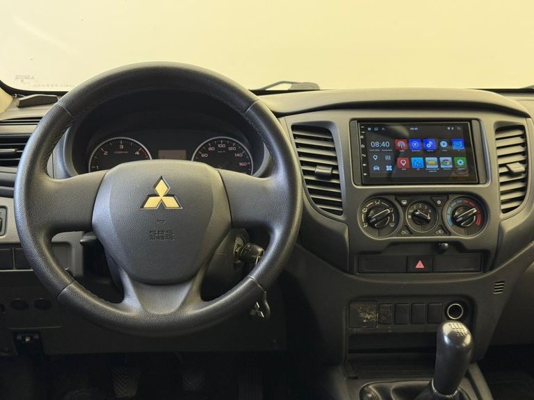 Mitsubishi L200 Tri. Outd. GLX 2.4 CD 4x4 Die. Mec.