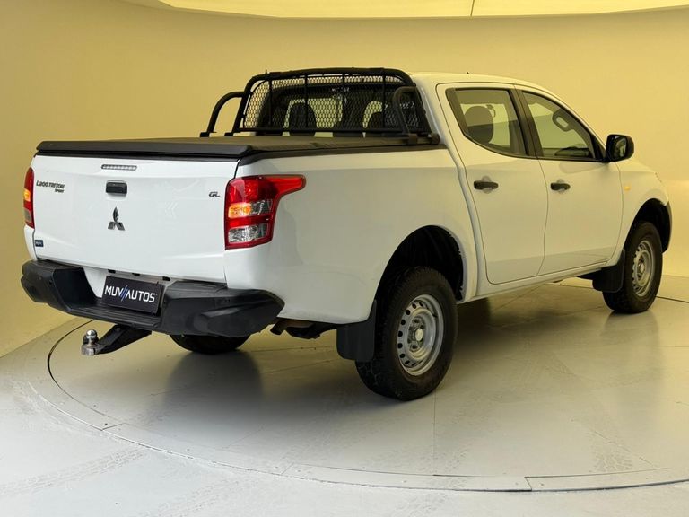 Mitsubishi L200 Tri. Outd. GLX 2.4 CD 4x4 Die. Mec.