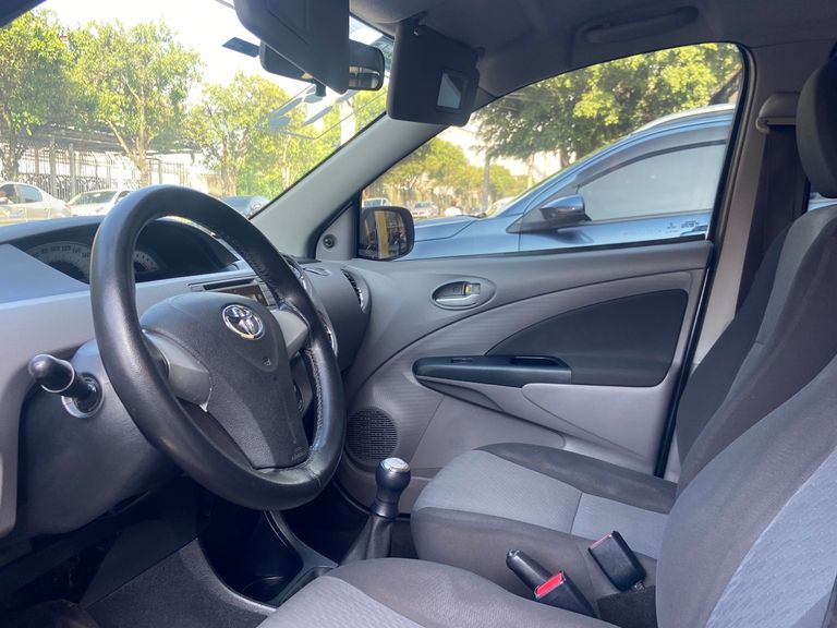 Toyota ETIOS XLS Sedan 1.5 Flex 16V 4p Mec.
