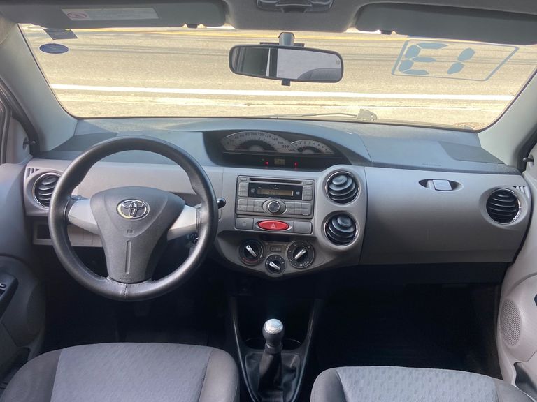 Toyota ETIOS XLS Sedan 1.5 Flex 16V 4p Mec.