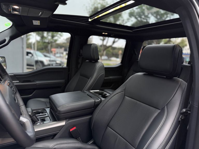 Ford F-150 Lariat Black 4x4 5.0 V8