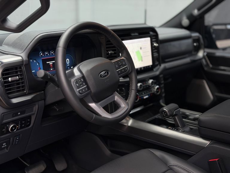 Ford F-150 Lariat Black 4x4 5.0 V8