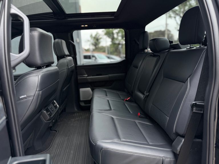 Ford F-150 Lariat Black 4x4 5.0 V8