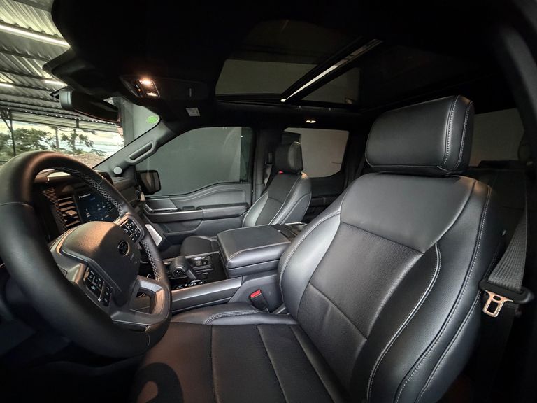 Ford F-150 Lariat Black 4x4 5.0 V8
