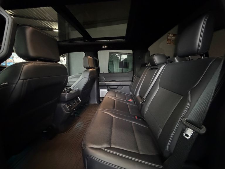 Ford F-150 Lariat Black 4x4 5.0 V8
