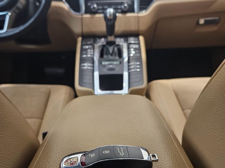 Porsche Macan 2.0 Turbo
