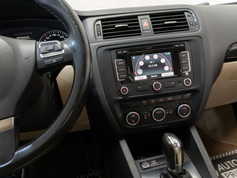 VolksWagen JETTA Comfortline 2.0 T.Flex 8V 4p Tipt.