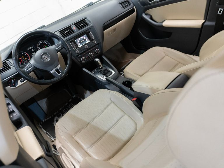 VolksWagen JETTA Comfortline 2.0 T.Flex 8V 4p Tipt.