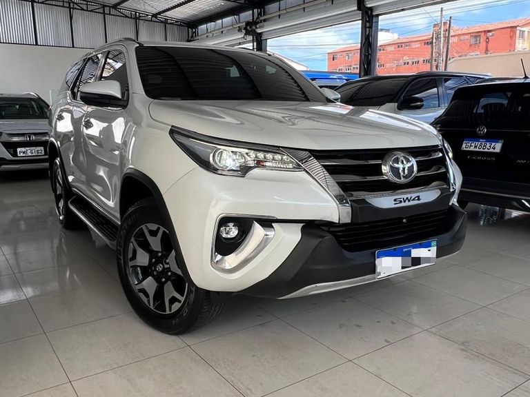 Toyota Hilux SW4 SRX Diamo. 4x4 2.8 TB Die Aut.