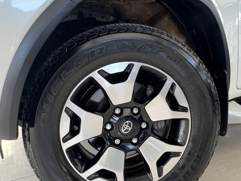 Toyota Hilux SW4 SRX Diamo. 4x4 2.8 TB Die Aut.