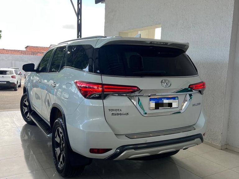 Toyota Hilux SW4 SRX Diamo. 4x4 2.8 TB Die Aut.