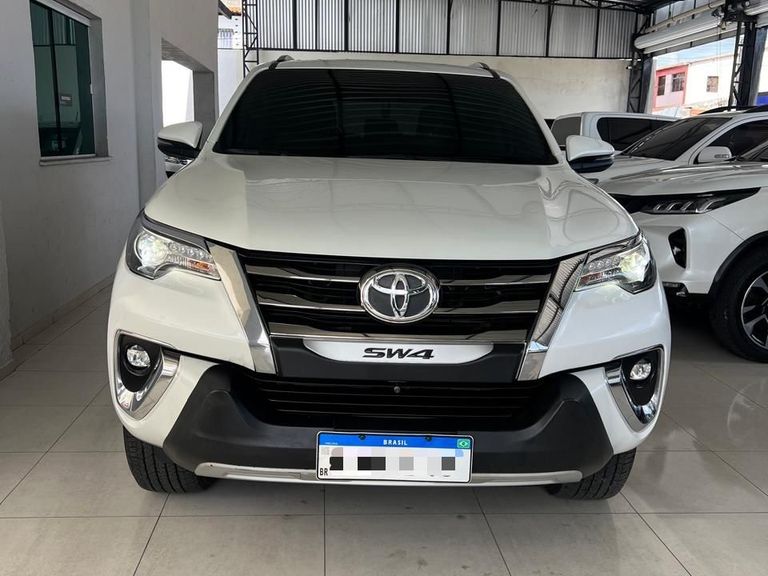 Toyota Hilux SW4 SRX Diamo. 4x4 2.8 TB Die Aut.