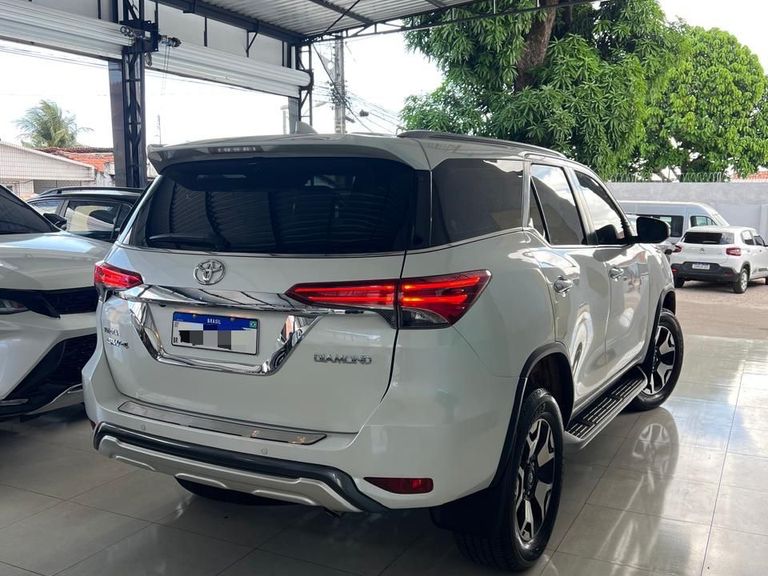 Toyota Hilux SW4 SRX Diamo. 4x4 2.8 TB Die Aut.