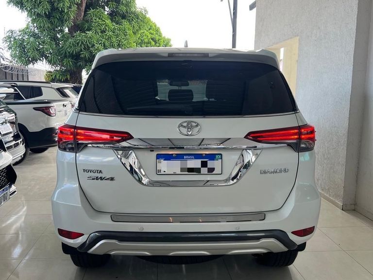 Toyota Hilux SW4 SRX Diamo. 4x4 2.8 TB Die Aut.