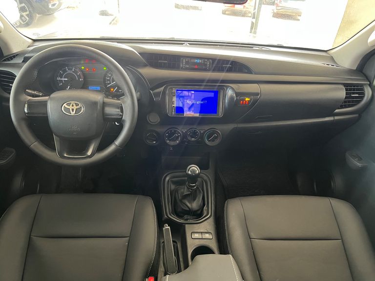 Toyota Hilux CD 4x4 2.8 Diesel Mec.