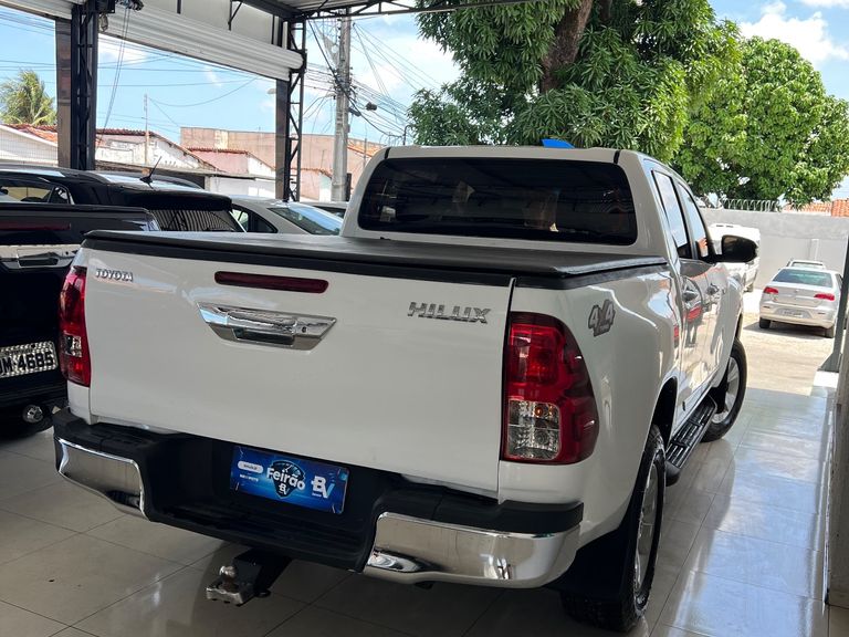 Toyota Hilux CD 4x4 2.8 Diesel Mec.