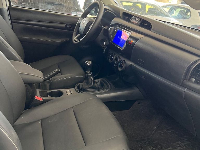 Toyota Hilux CD 4x4 2.8 Diesel Mec.