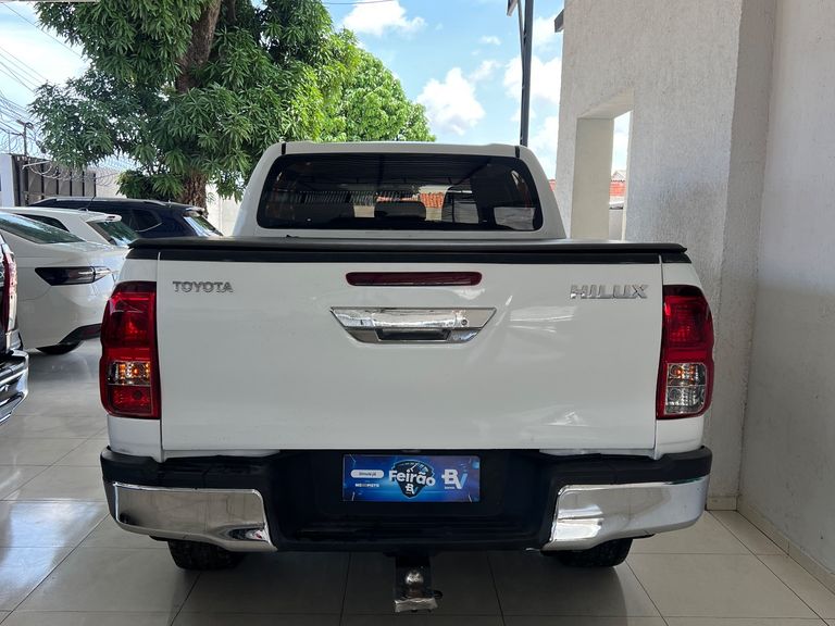 Toyota Hilux CD 4x4 2.8 Diesel Mec.