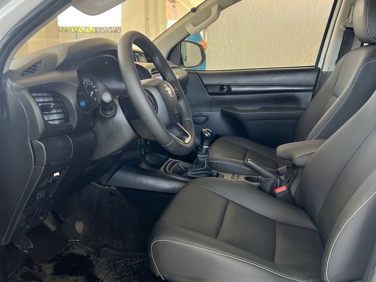 Toyota Hilux CD 4x4 2.8 Diesel Mec.