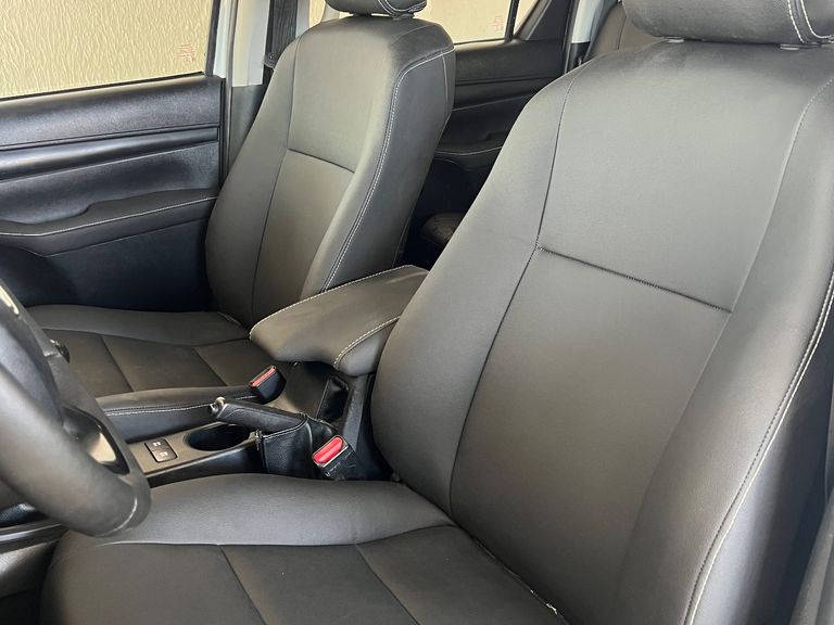 Toyota Hilux CD 4x4 2.8 Diesel Mec.