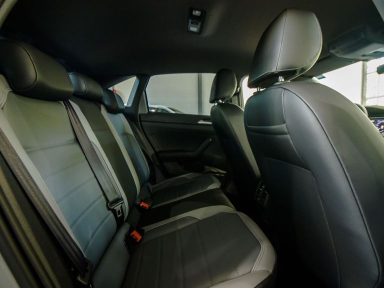 VolksWagen Nivus Highline 1.0 200 TSI Flex Aut.