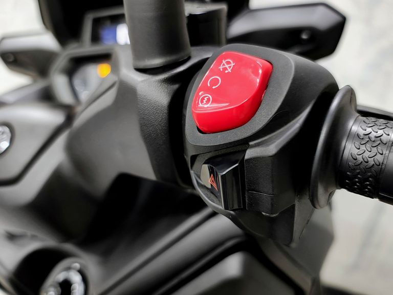 YAMAHA XMAX 250 CONNECTED 