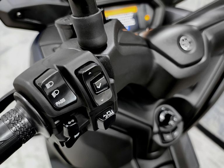 YAMAHA XMAX 250 CONNECTED 