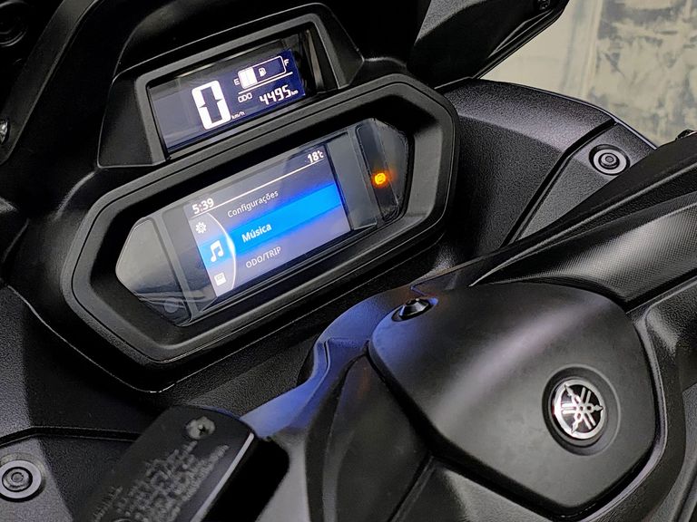 YAMAHA XMAX 250 CONNECTED 