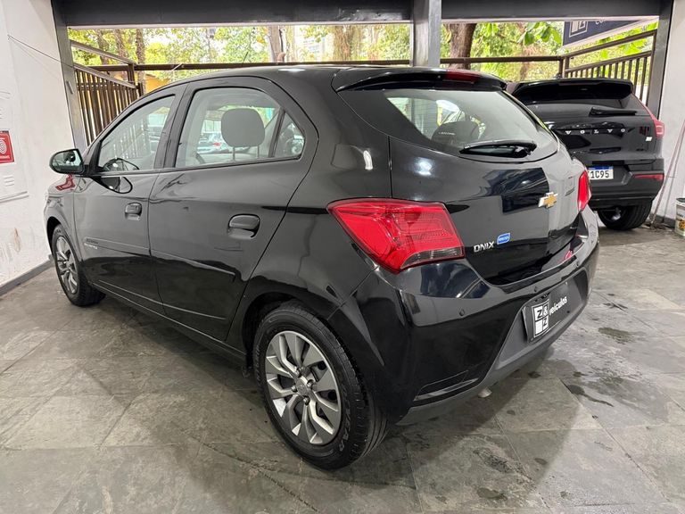 Chevrolet ONIX HATCH ADVANTAGE 1.4 8V Flex 5p Aut.