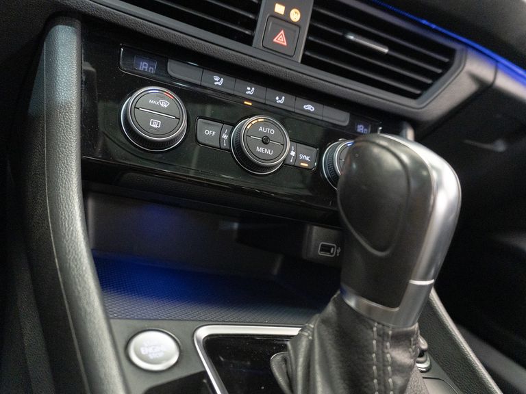 VolksWagen JETTA R-Line 250 TSI 1.4 Flex 16V Aut.