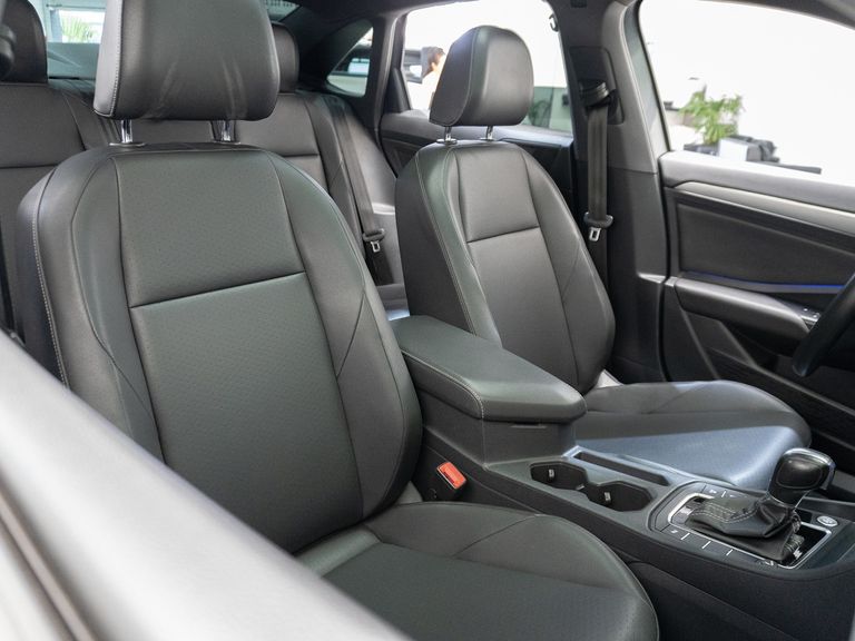 VolksWagen JETTA R-Line 250 TSI 1.4 Flex 16V Aut.