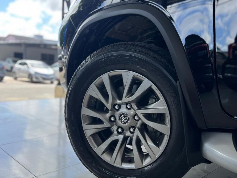 Toyota Hilux SW4 SRX 4x4 2.8 TDI 16V Dies. Aut.