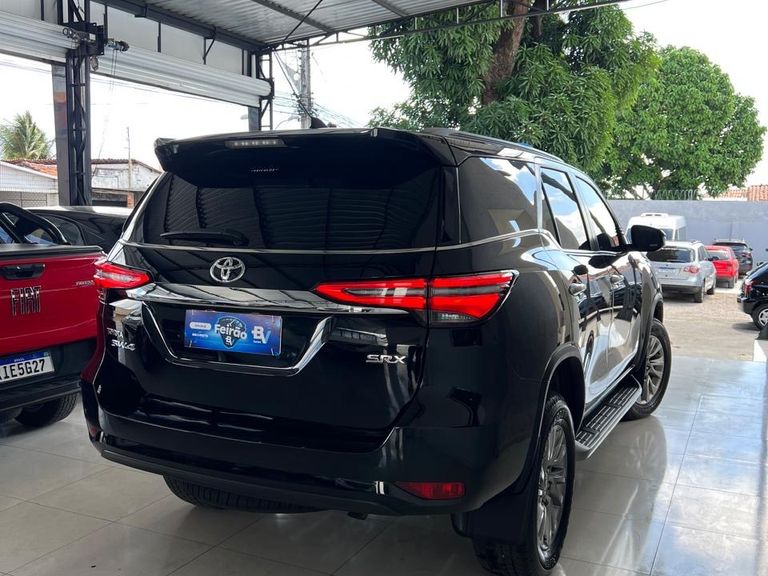 Toyota Hilux SW4 SRX 4x4 2.8 TDI 16V Dies. Aut.