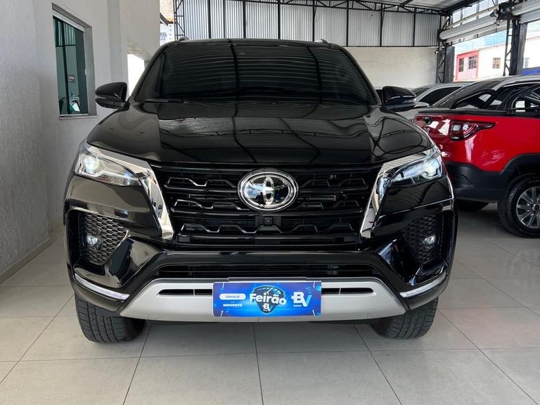 Toyota Hilux SW4 SRX 4x4 2.8 TDI 16V Dies. Aut.