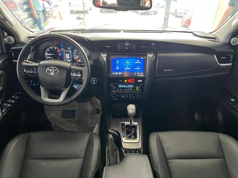 Toyota Hilux SW4 SRX 4x4 2.8 TDI 16V Dies. Aut.